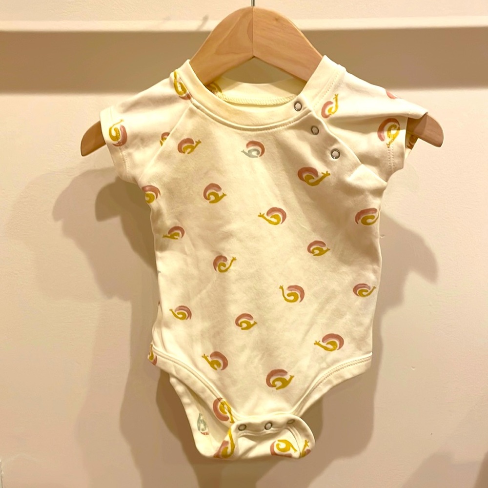 Pehr - organic cotton short sleeve one-piece - sweet snail / 3-6m